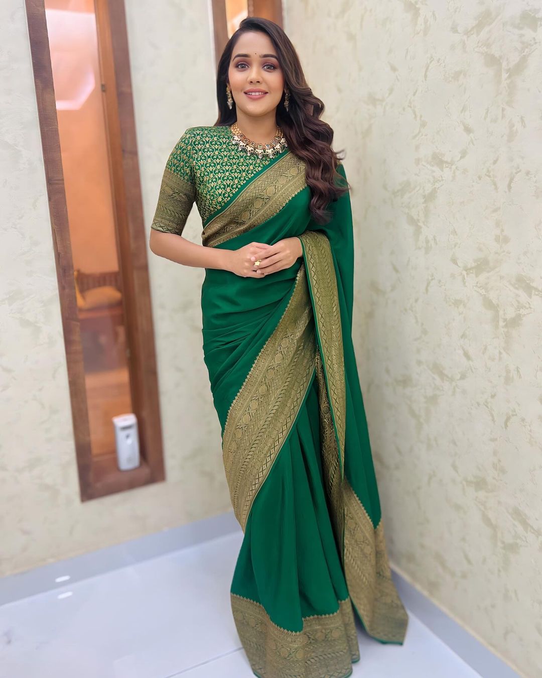 Kanjivaram Silk Green Saree Weaved With Zari Comes With Heavy Blouse