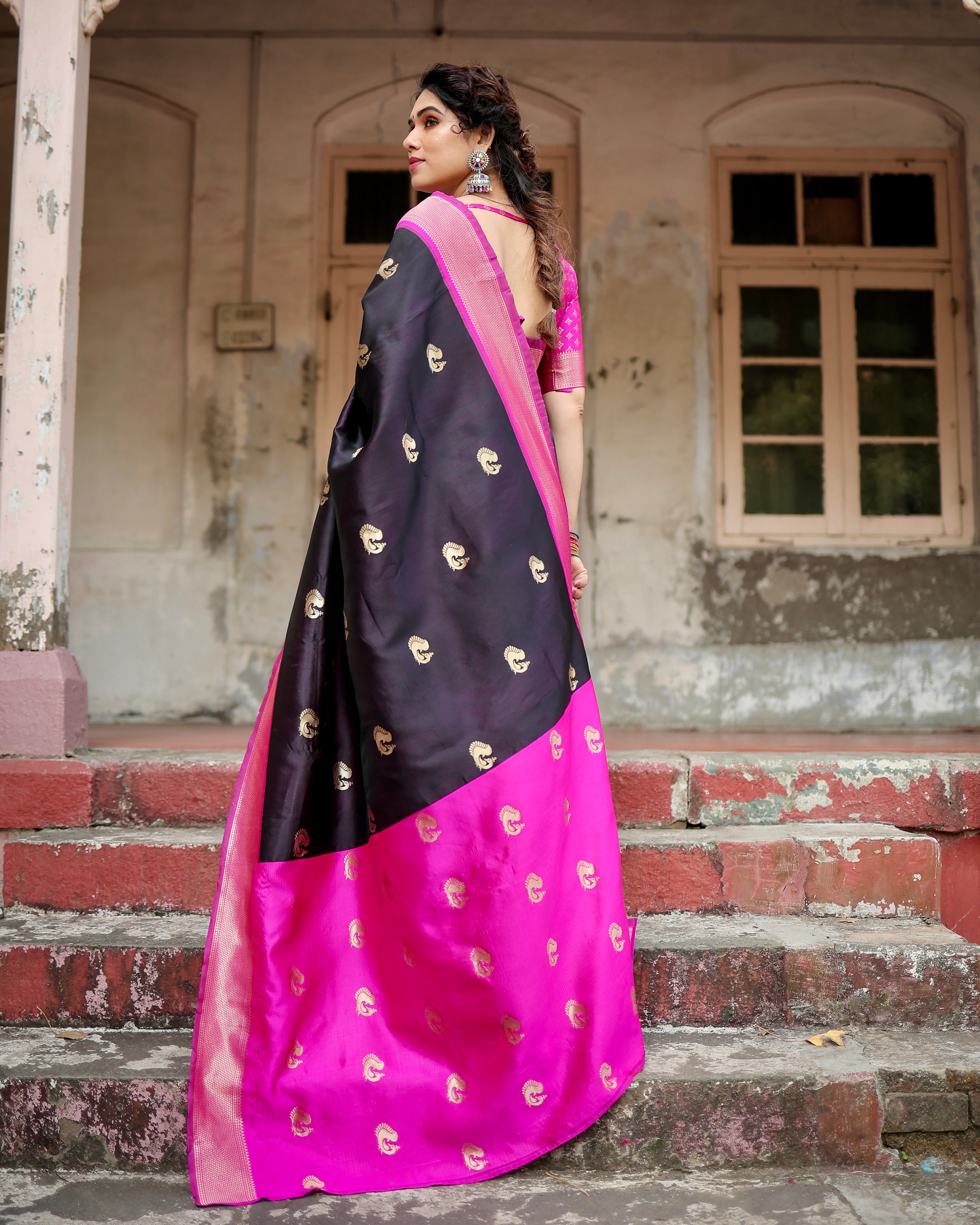 Sareely Black & Pink Ethnic Motifs Art Silk Banarasi Saree