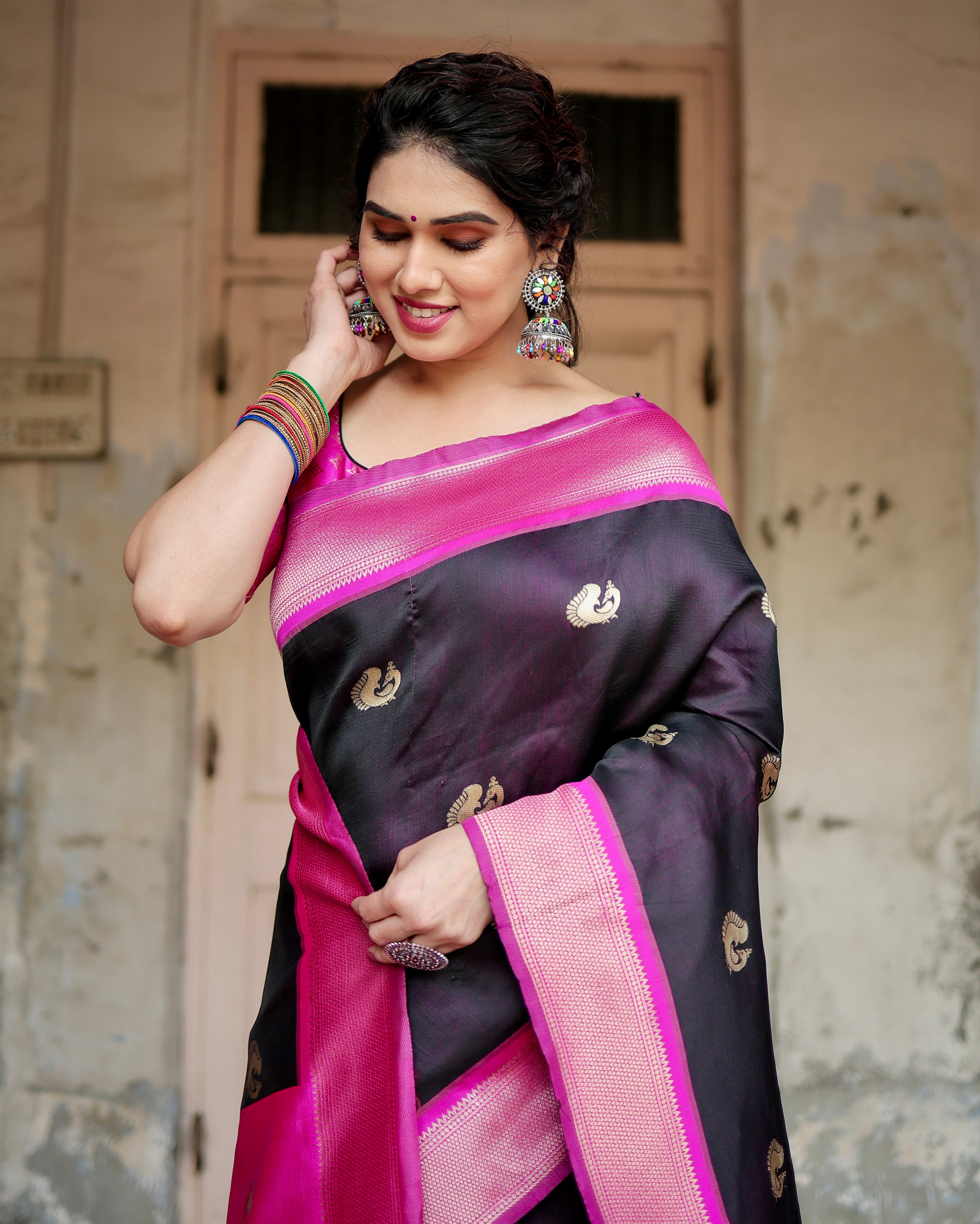 Sareely Black & Pink Ethnic Motifs Art Silk Banarasi Saree