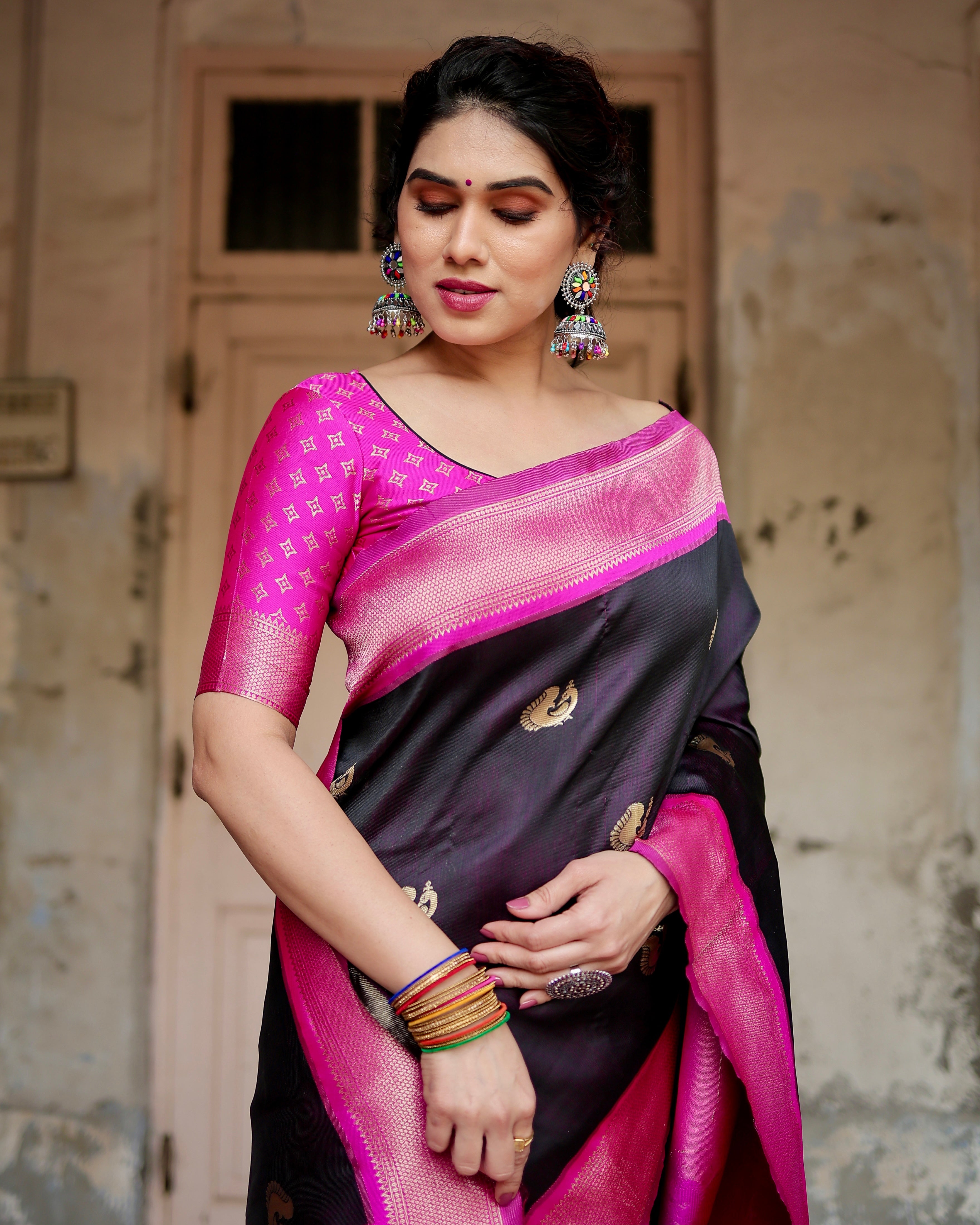 Sareely Black & Pink Ethnic Motifs Art Silk Banarasi Saree