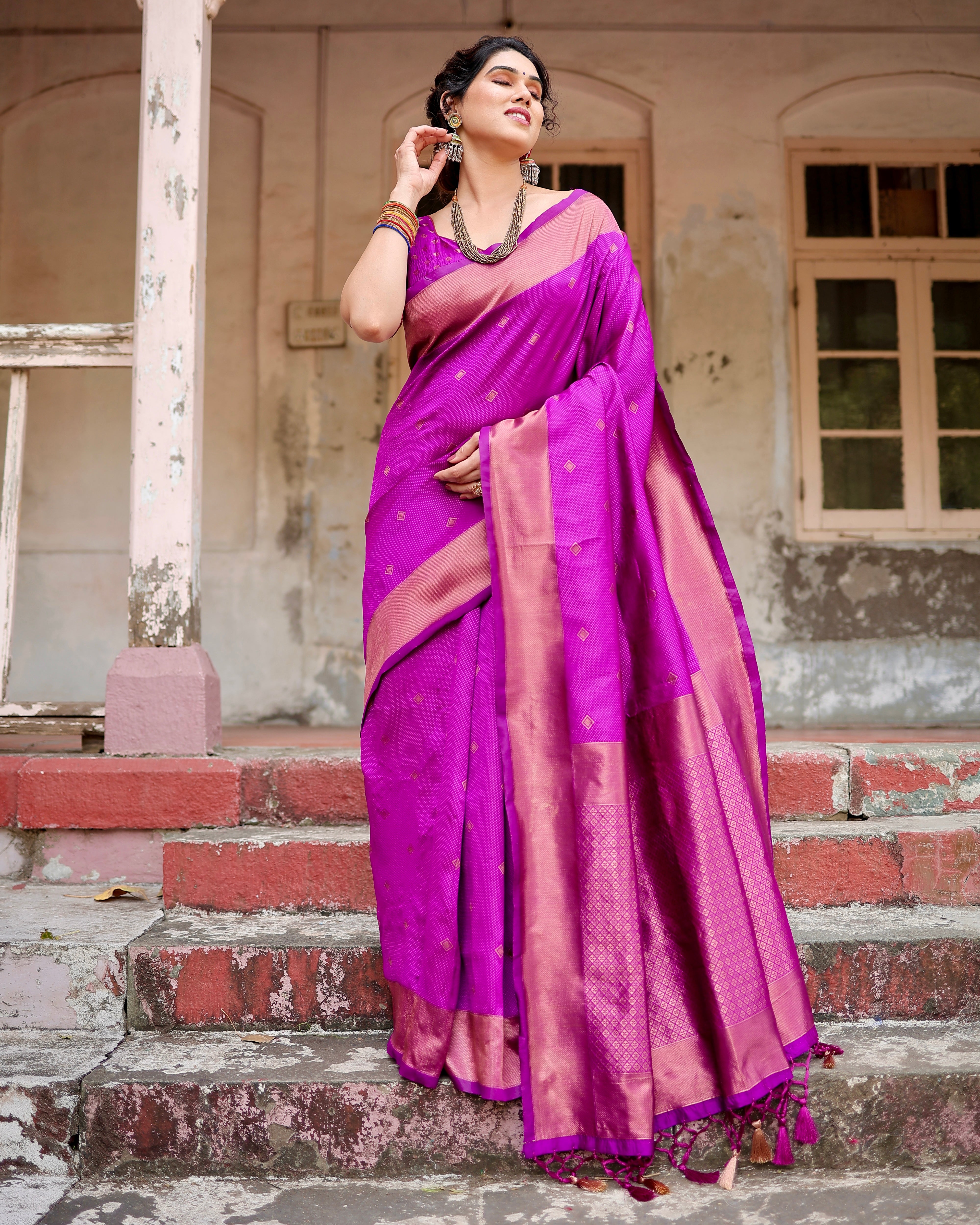 Women's Magenta Jacquard  Banarasi Silk Beautiful Saree With Unstiched Blouse