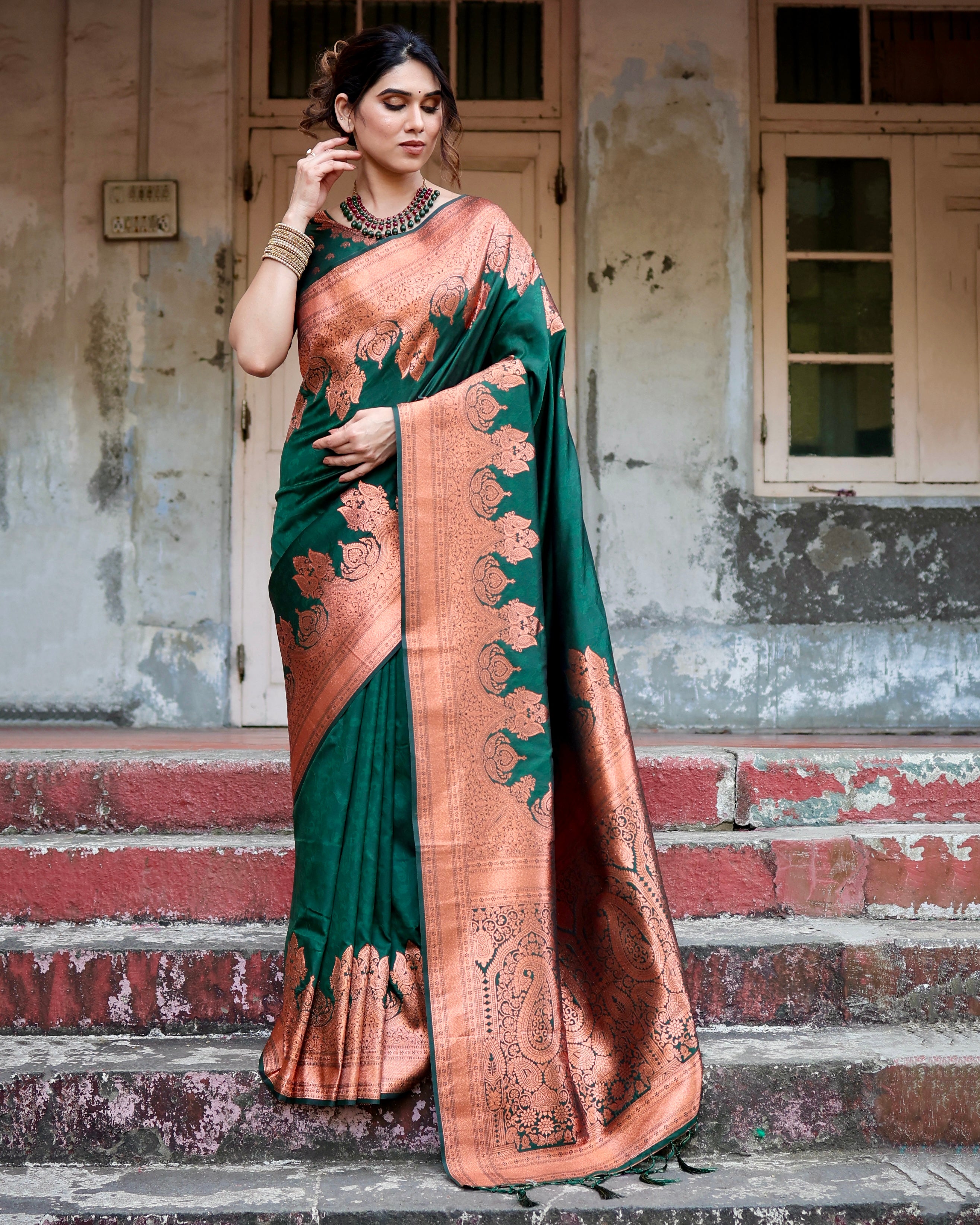 Sareely Green Kanjivaram Silk Saree With Attractive Blouse Piece