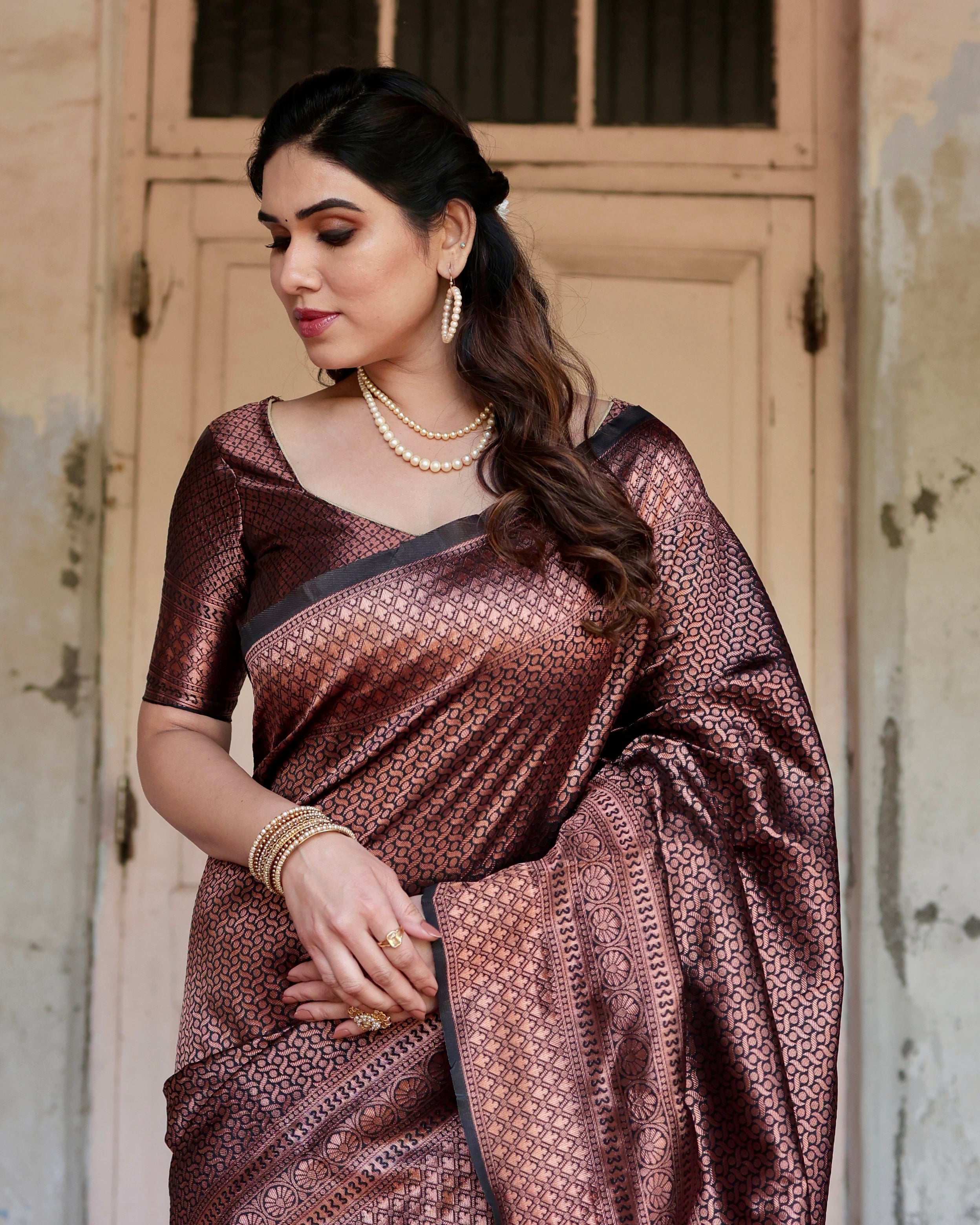 Sareely Black Pure Banarasi Weaved Saree With Zari Comes With Heavy Banarasi Brocade Blouse