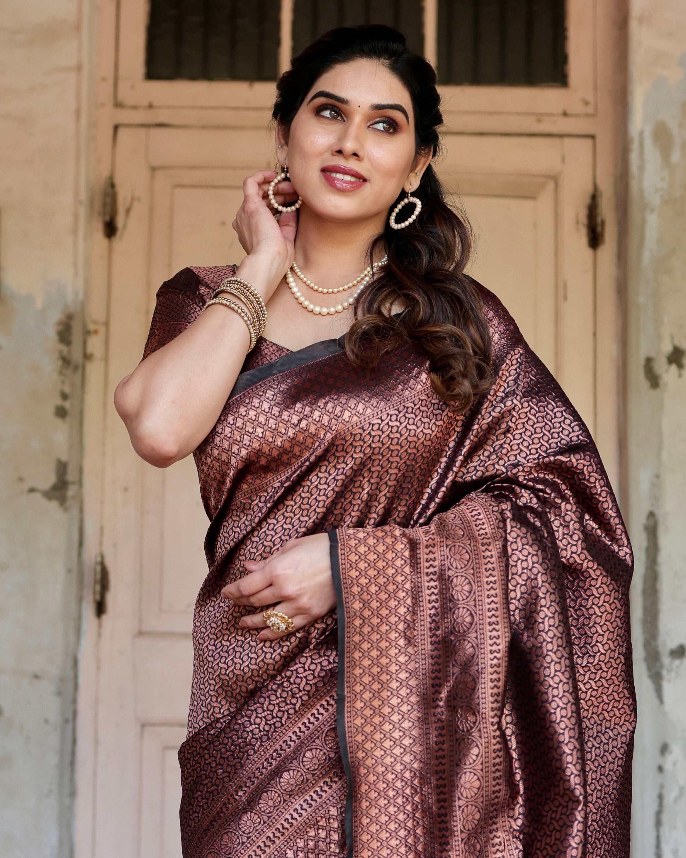 Sareely Black Pure Banarasi Weaved Saree With Zari Comes With Heavy Banarasi Brocade Blouse