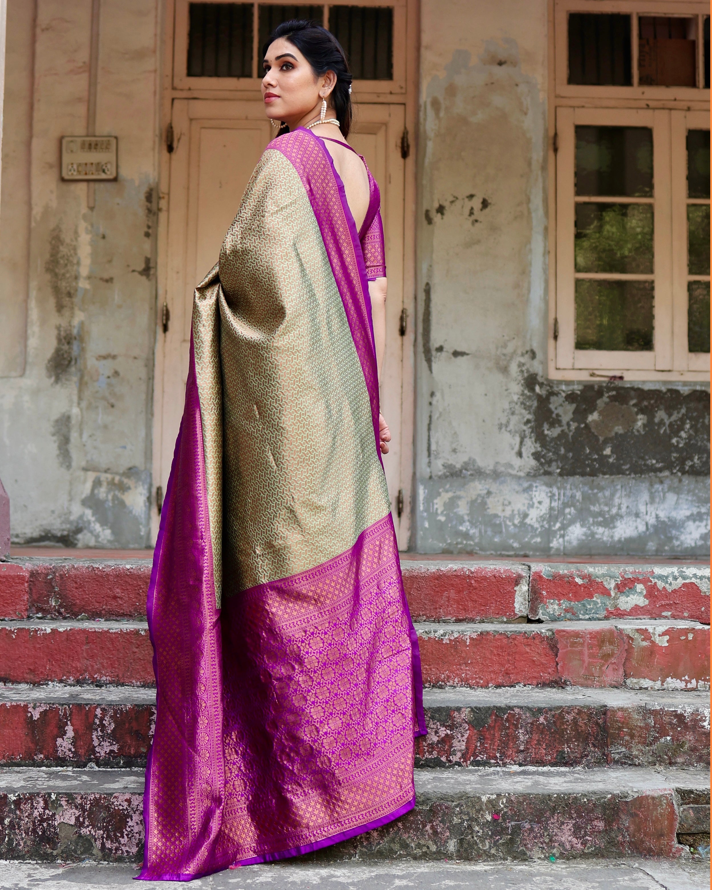 Sareely Light Green Pure Banarasi Weaved Saree With Zari Comes With Heavy Banarasi Brocade Blouse