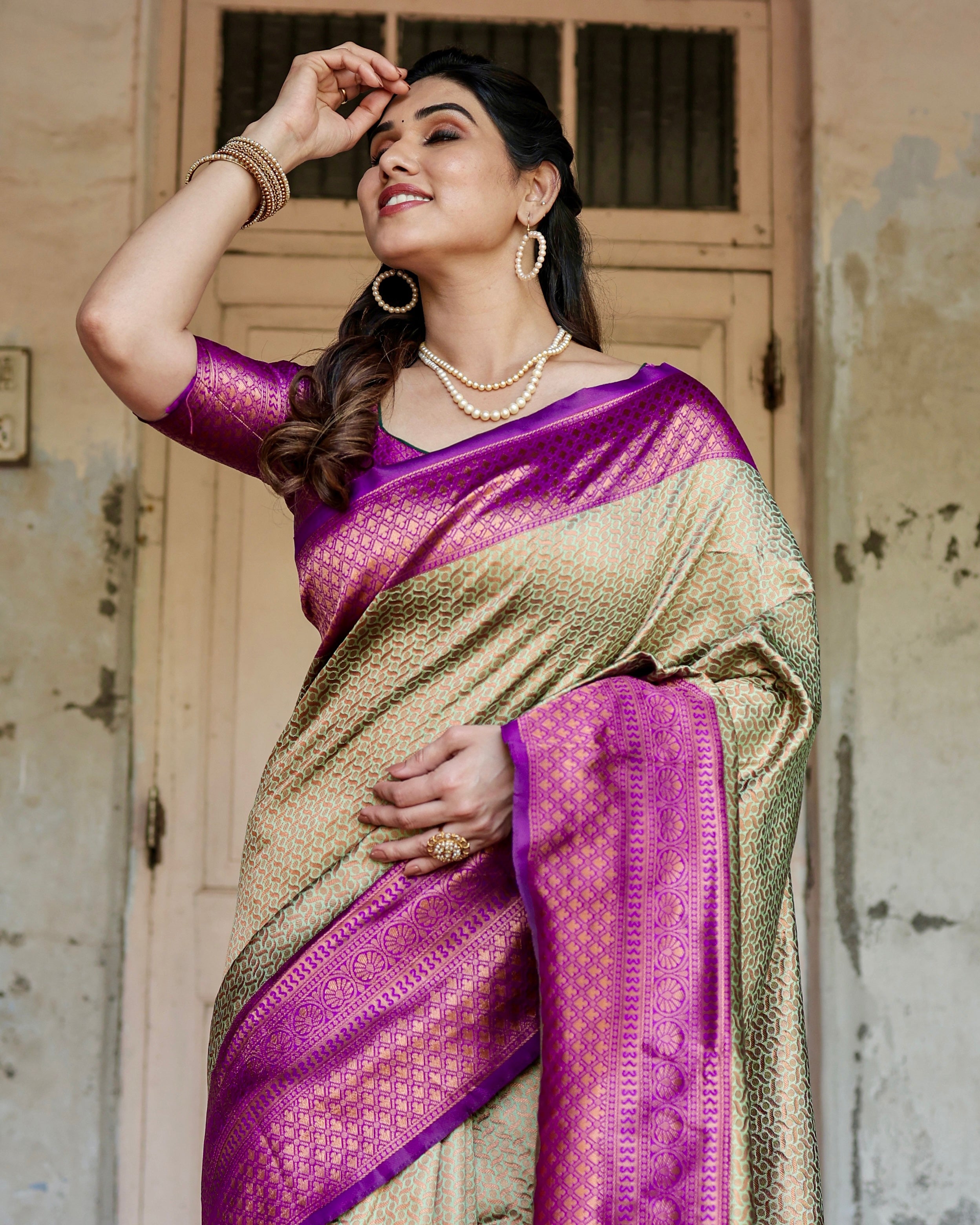 Sareely Light Green Pure Banarasi Weaved Saree With Zari Comes With Heavy Banarasi Brocade Blouse - Sareelystore