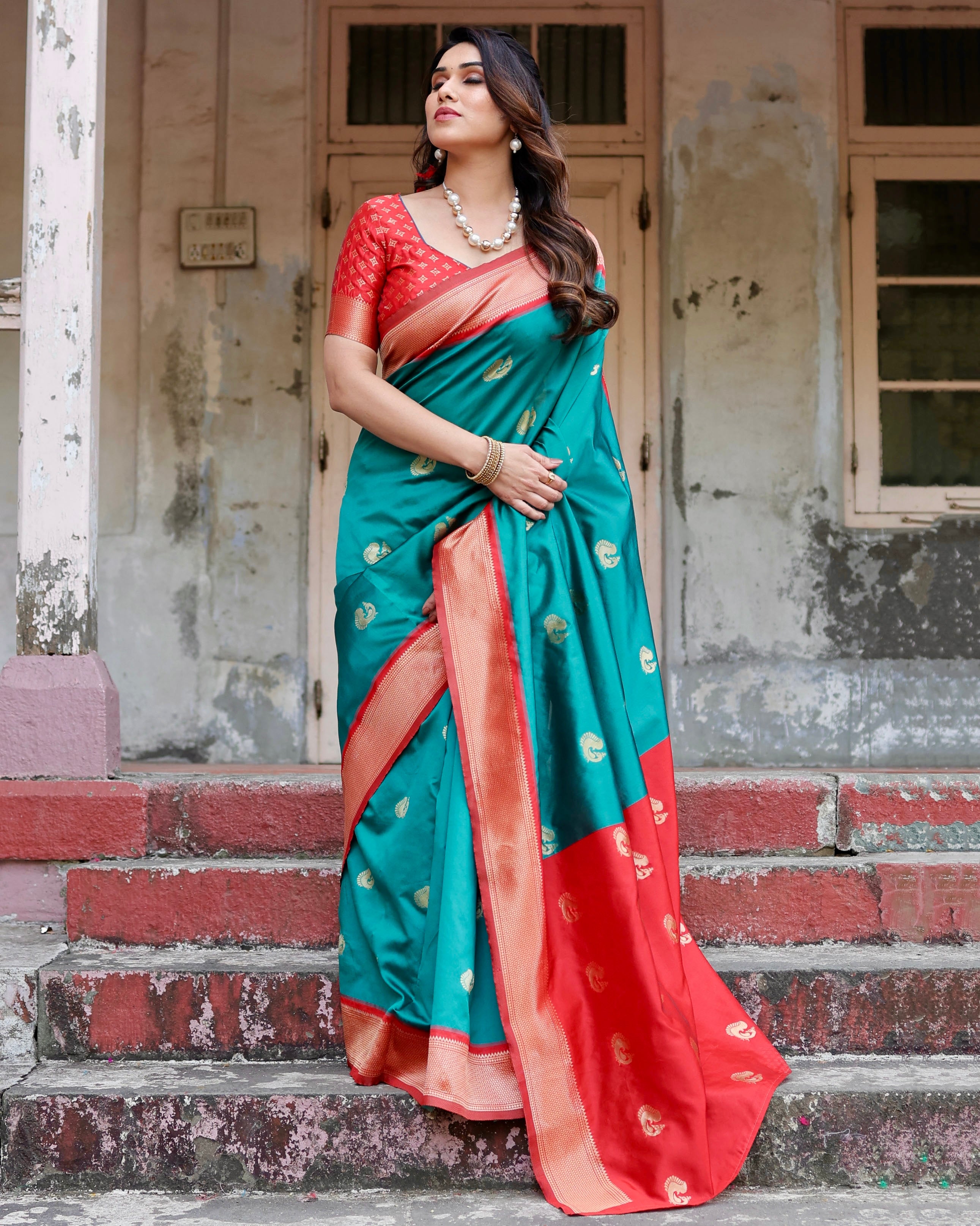 Sareely Rama & Red Ethnic Motifs Art Silk Banarasi Saree