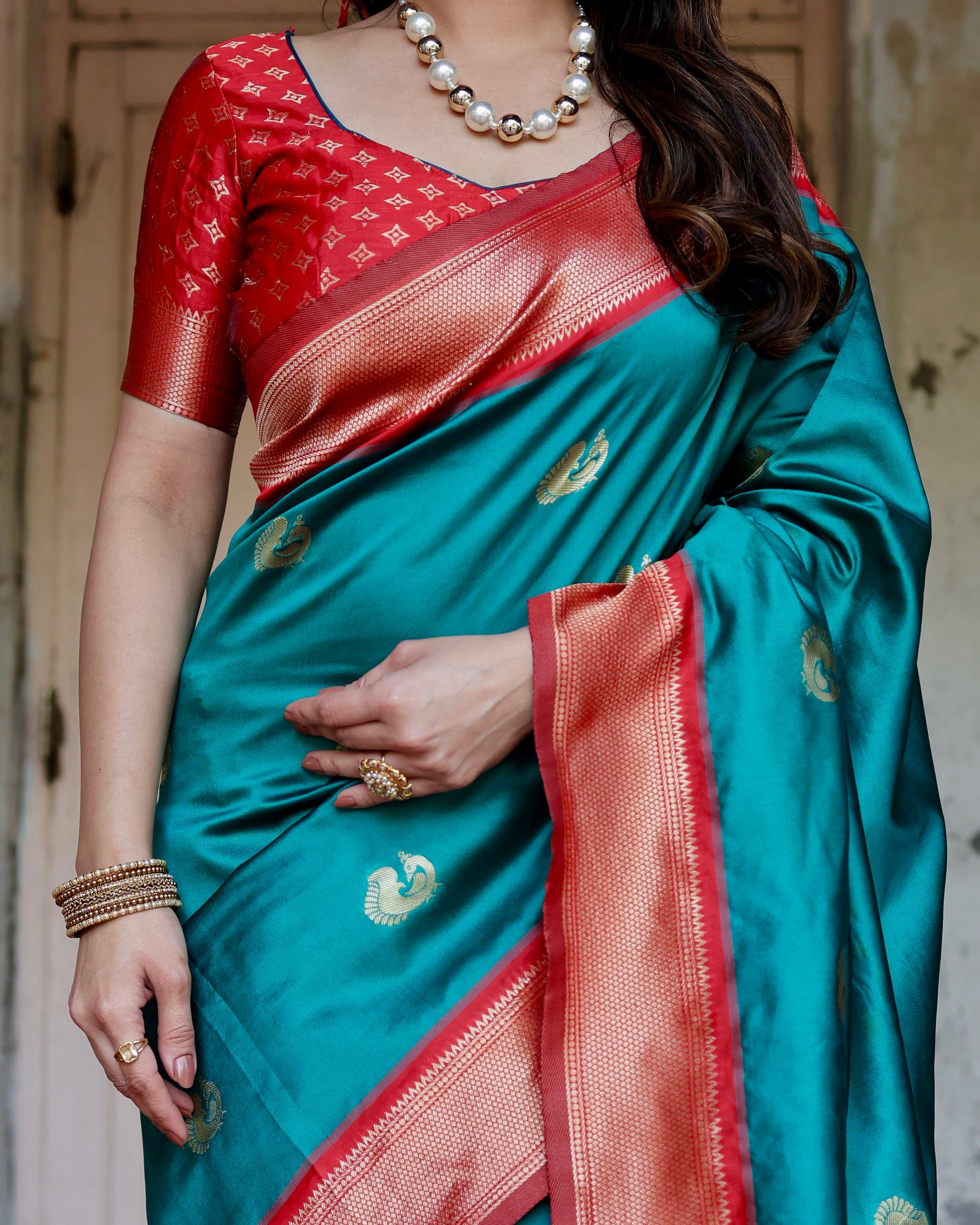 Sareely Rama & Red Ethnic Motifs Art Silk Banarasi Saree