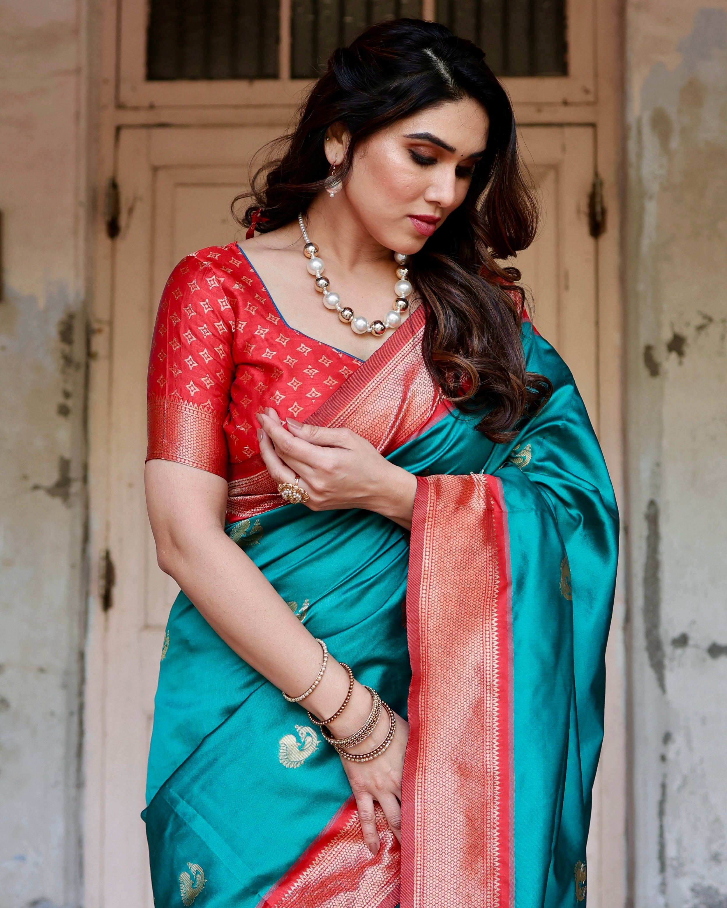 Sareely Rama & Red Ethnic Motifs Art Silk Banarasi Saree