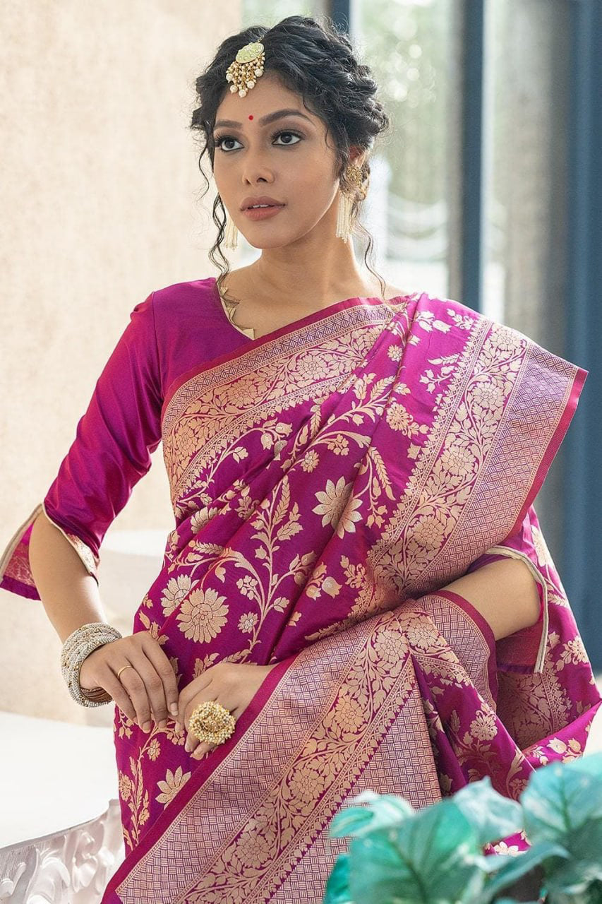 Sareely RaniPink Zari woven Soft Kanjivaram Silk Saree