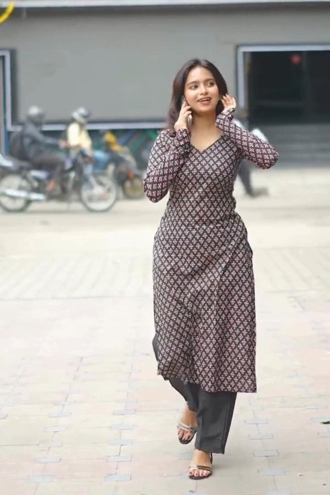 Chic All-Over Printed Casual Comfort Long Kurti for Everyday Style