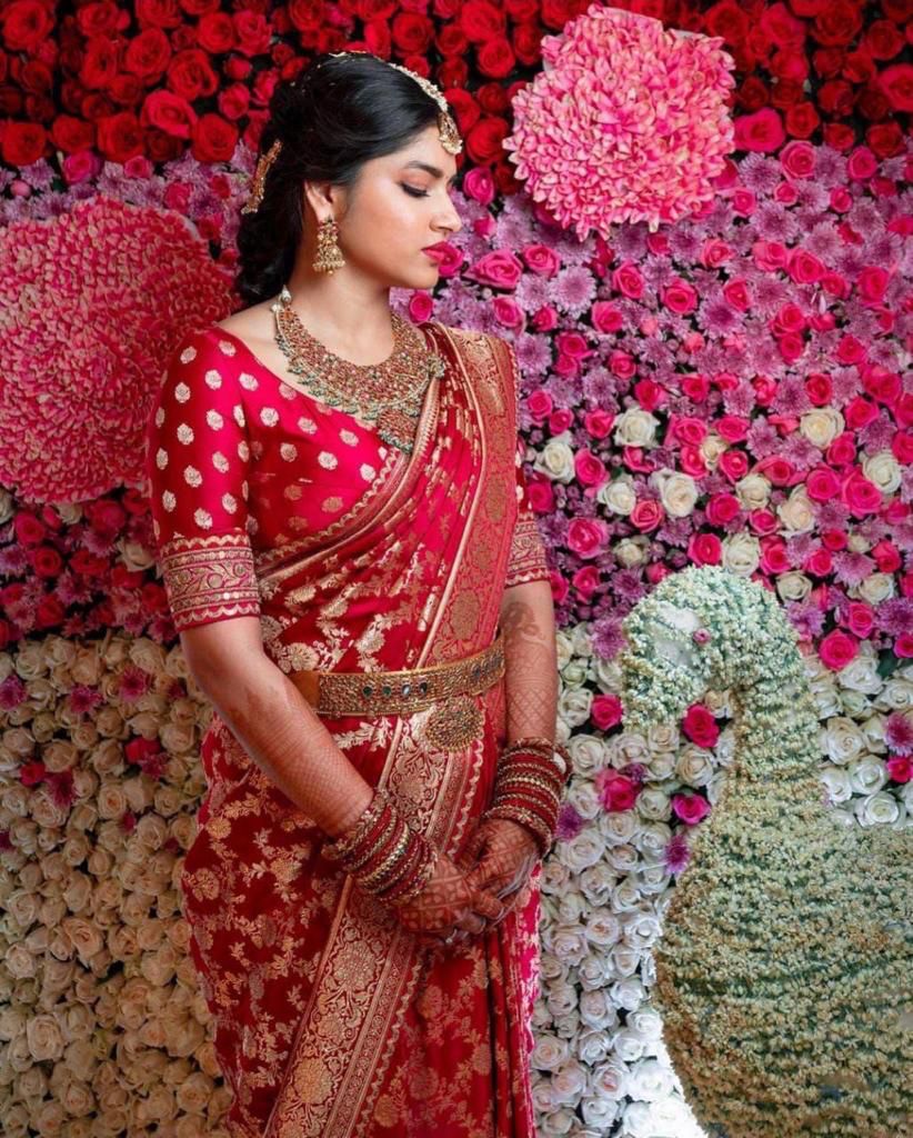 Wonderful Red Banarasi Silk Saree With Delightful Blouse Piece