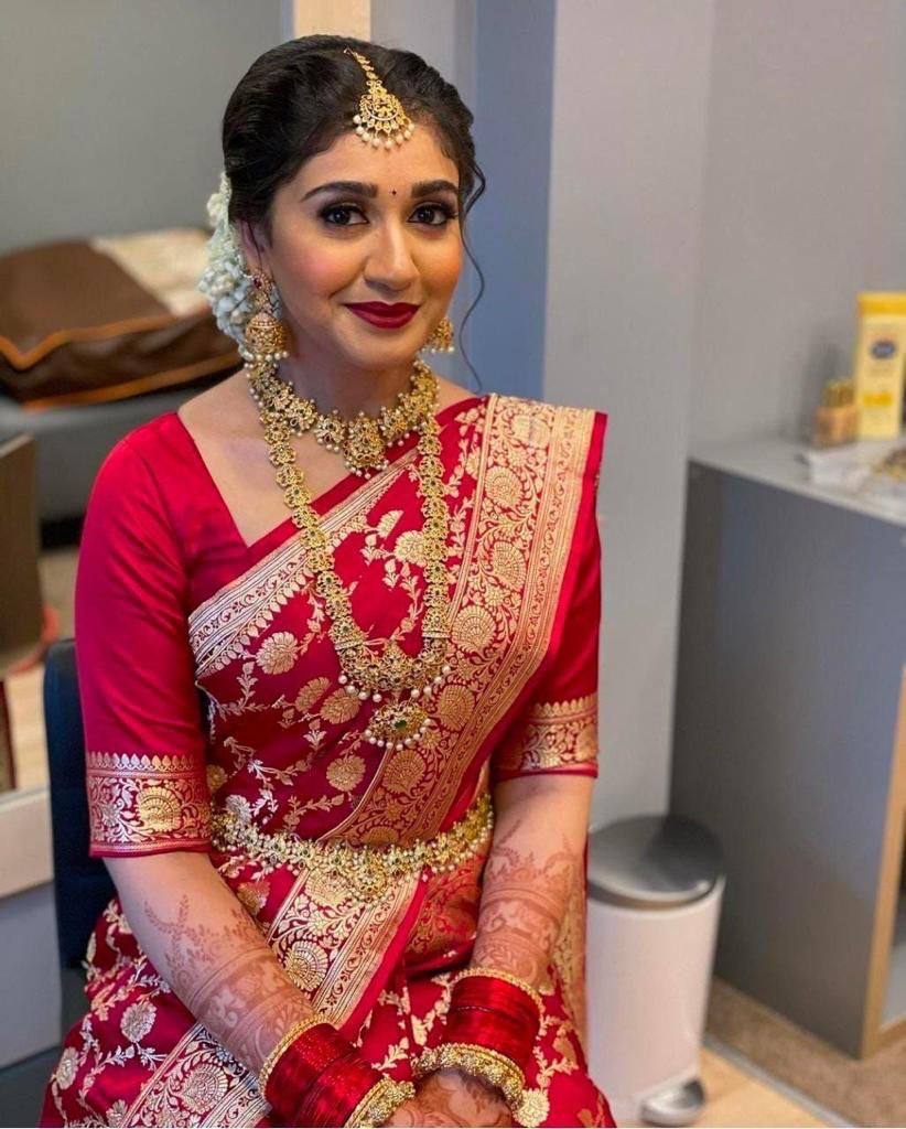 Wonderful Red Banarasi Silk Saree With Delightful Blouse Piece