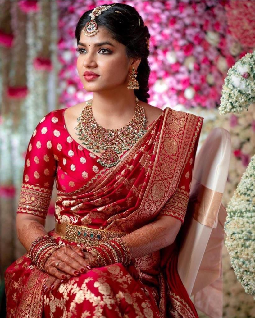 Wonderful Red Banarasi Silk Saree With Delightful Blouse Piece