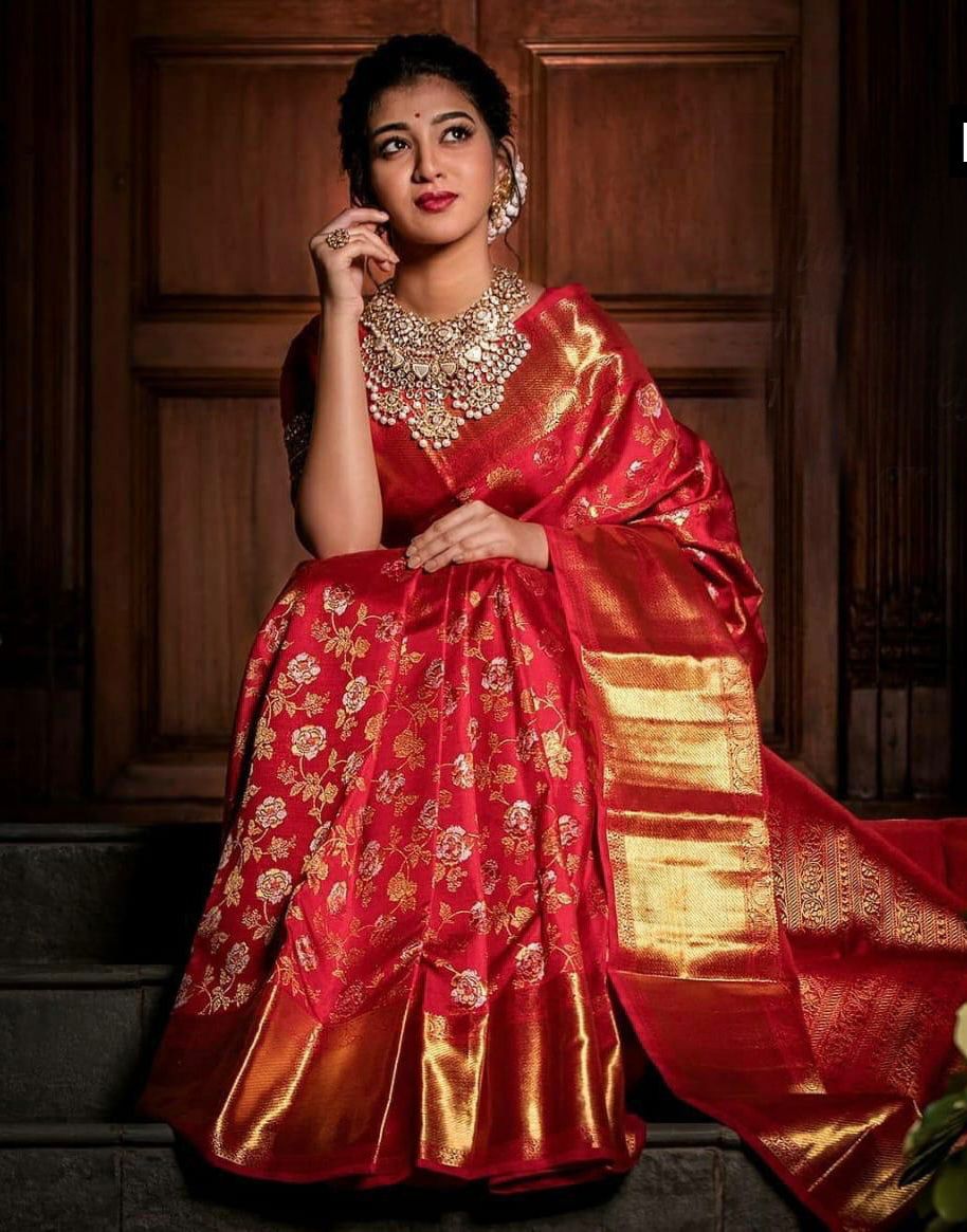 Wonderful Red Banarasi Silk Saree With Excellent Blouse Piece