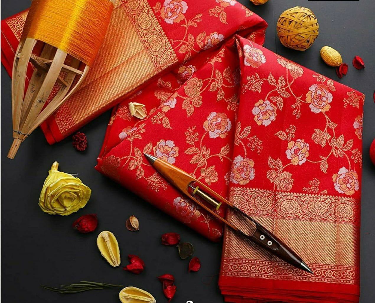 Wonderful Red Banarasi Silk Saree With Excellent Blouse Piece