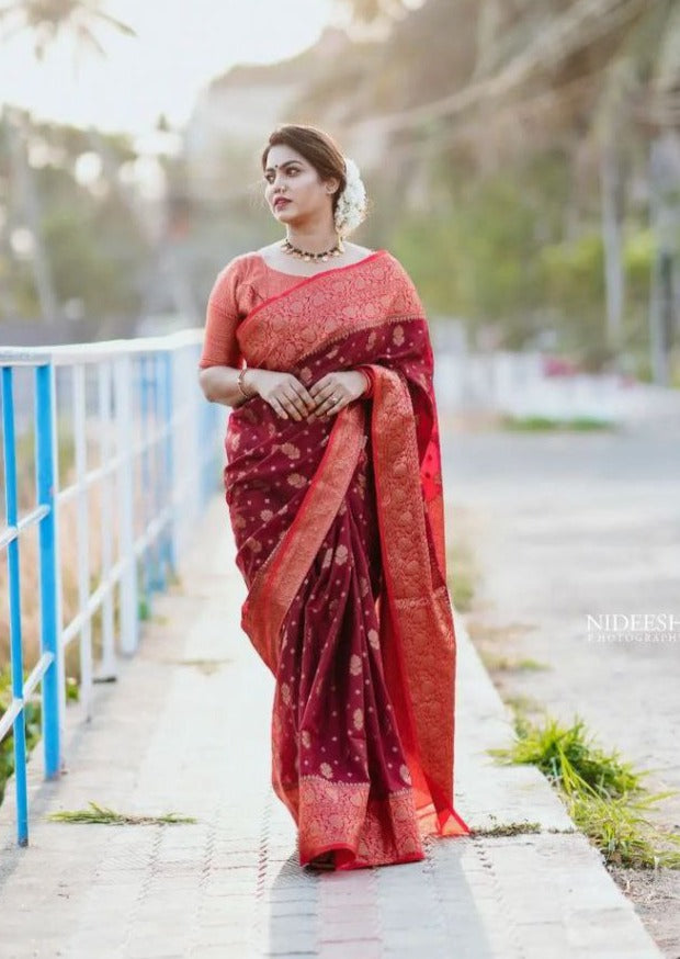 Admirable Red Soft Silk Saree With Relaxing Blouse Piece