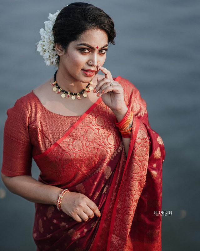 Admirable Red Soft Silk Saree With Relaxing Blouse Piece