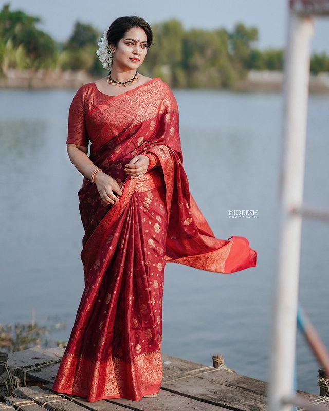 Admirable Red Soft Silk Saree With Relaxing Blouse Piece