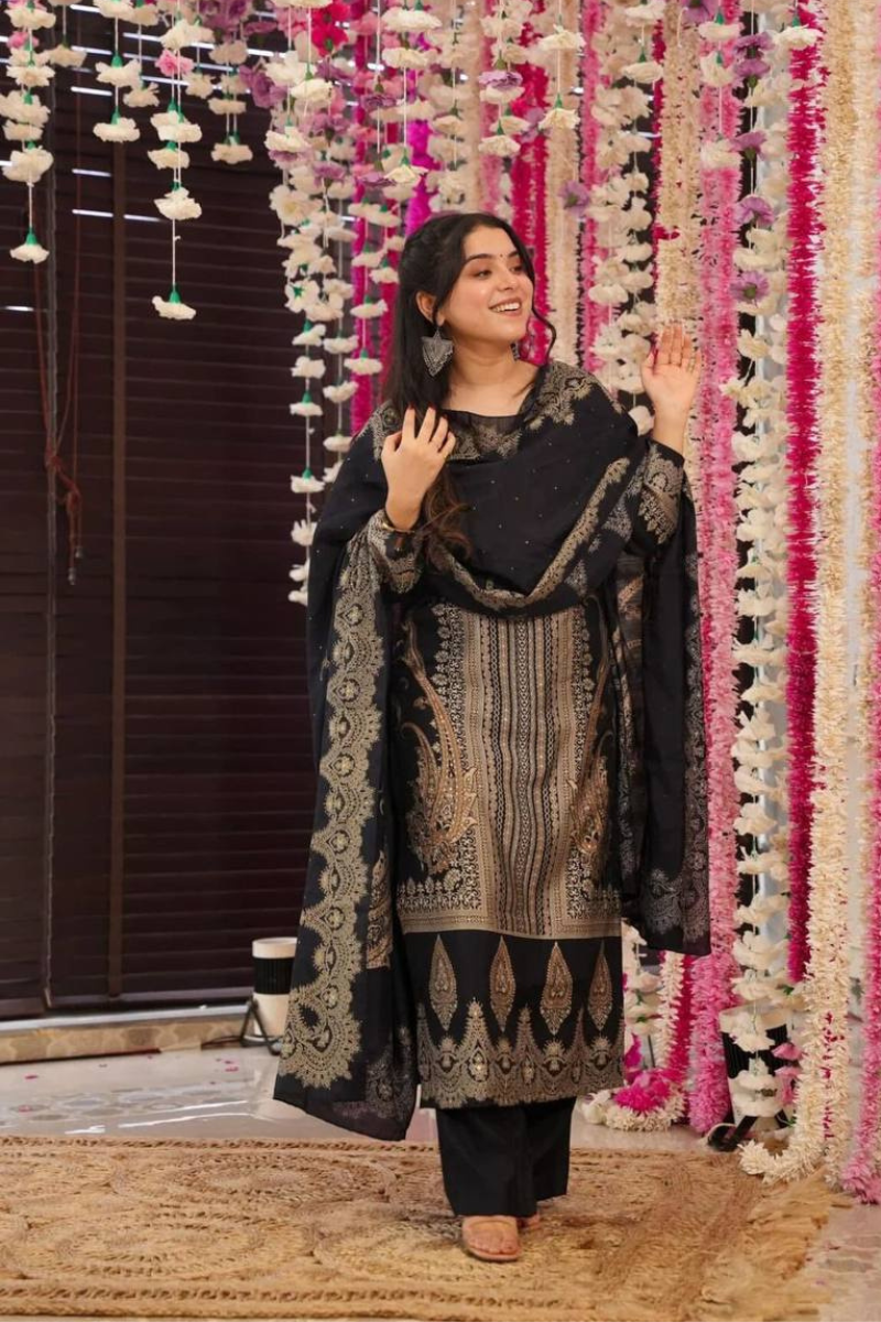 Three-piece set of black simmer kurta dupatta pants