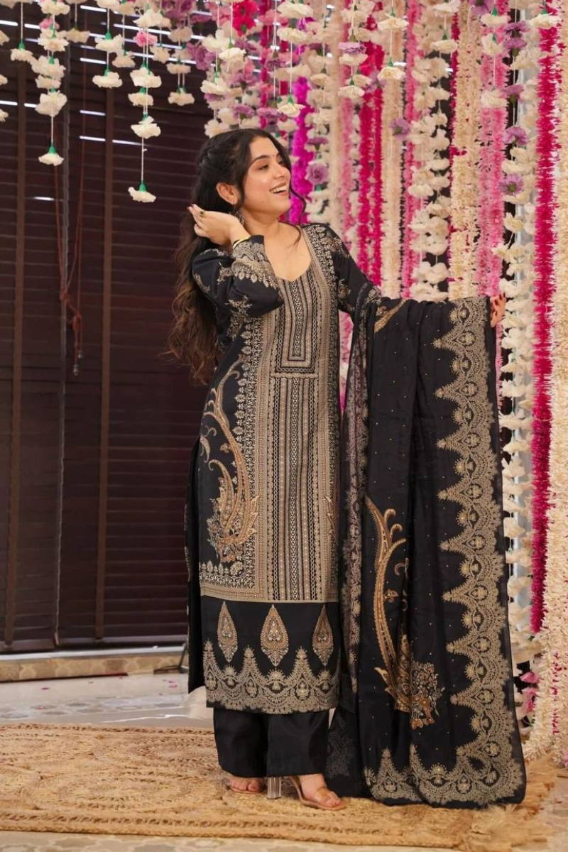 Three-piece set of black simmer kurta dupatta pants