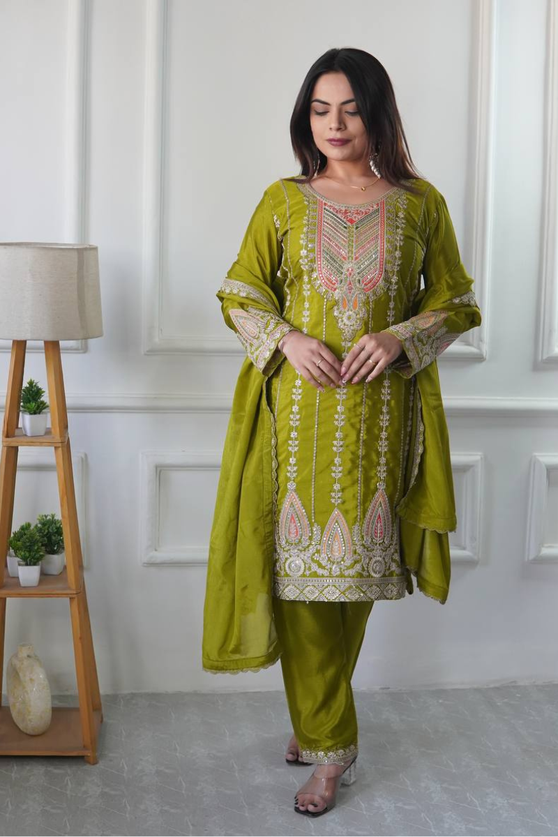 Kurta Dupatta Pant Set in Green Made of Pure Chinon Silk