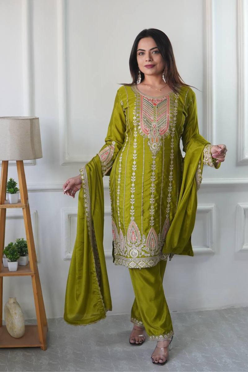 Kurta Dupatta Pant Set in Green Made of Pure Chinon Silk