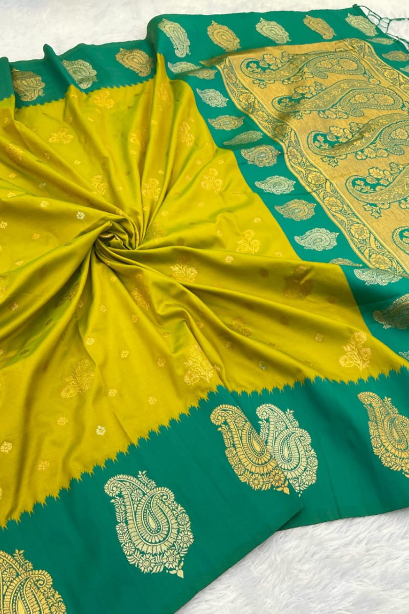 Rose gold-patterned green soft silk Paithani saree