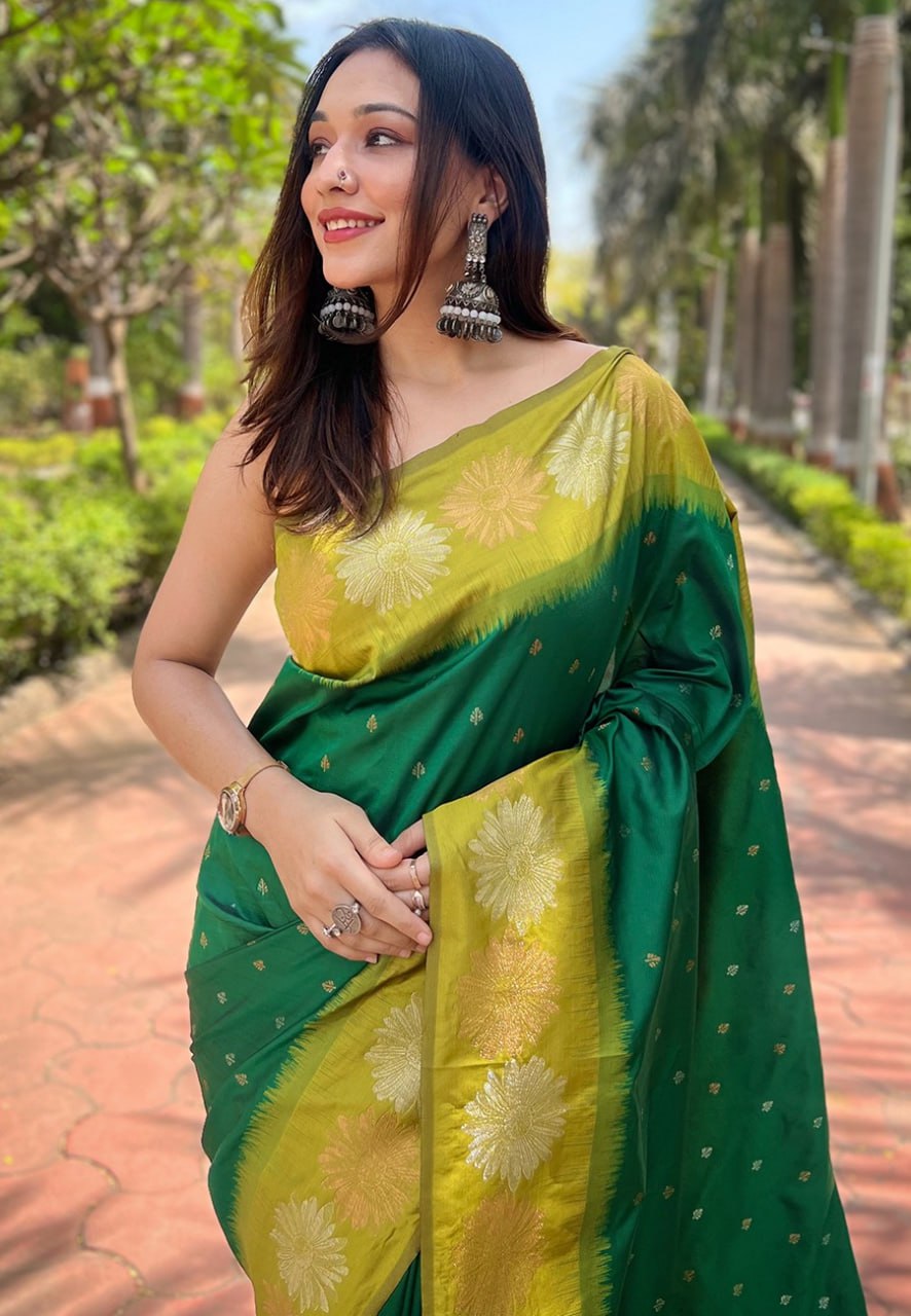 Green Soft Silk Saree with tiny motifs Zari Weaving