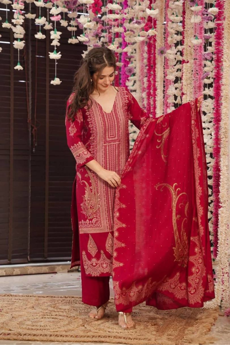Three-piece set of Maroon Simmer Kurta Dupatta pants